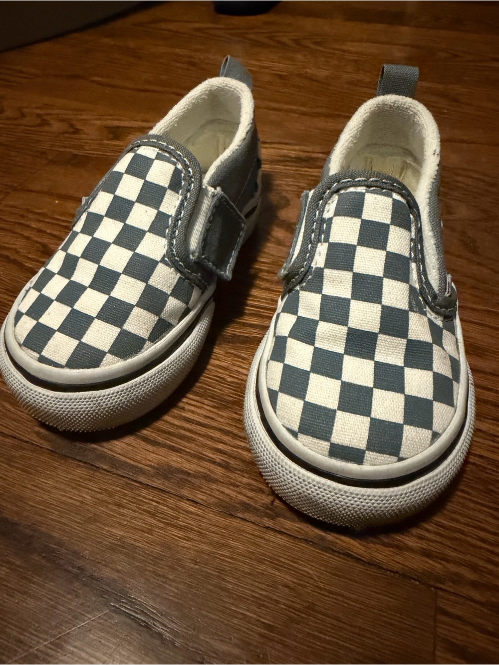 Vans- Kids Slip-On Checkerboard Canvas Shoes in Gray and White size 4 Toddler